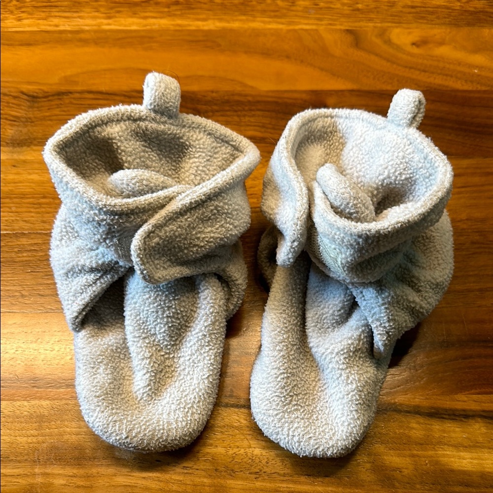 Luvable Friends Gray Footies with grips size XL
